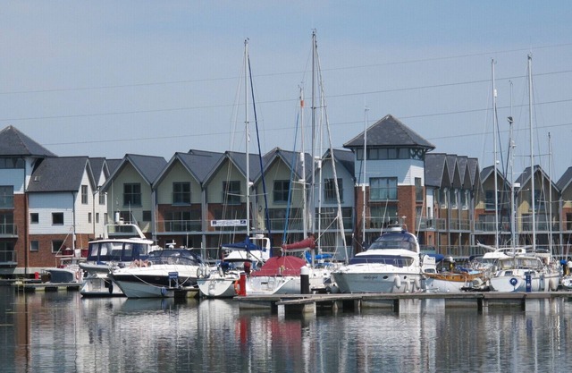 Imposante et unique maison de bord de l'eau marina en milieu rural, à proximité des commodités