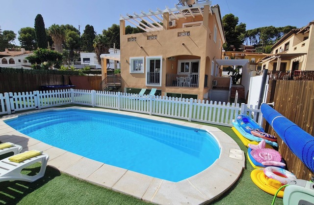 Impressionnante villa Paraíso avec piscine, bain à remous, Wi-Fi et climatisation