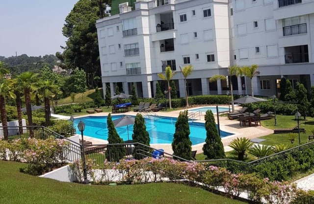 In a closed condominium very close to the center of Capivari/3 dorm.2 gar.