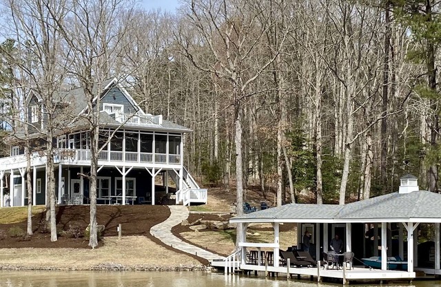 DANS UNE COVE AVEC VUE SUR LE LAC PRINCIPAL, SERVIETTES / LINGE, NOUVEAU DÉCOR, BEAUCOUP D'EXTRAS-A VOIR!