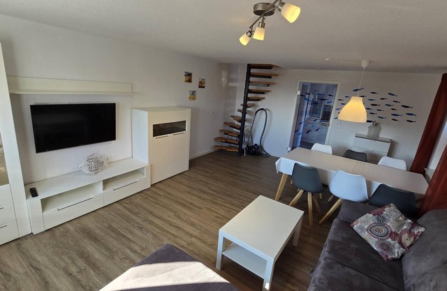 In a quiet residential area + fenced garden + free WiFi + by the sea