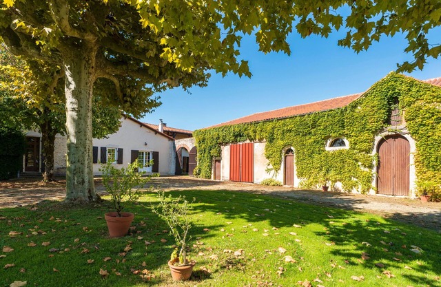 Dans une aile d'une ancienne maison de maître