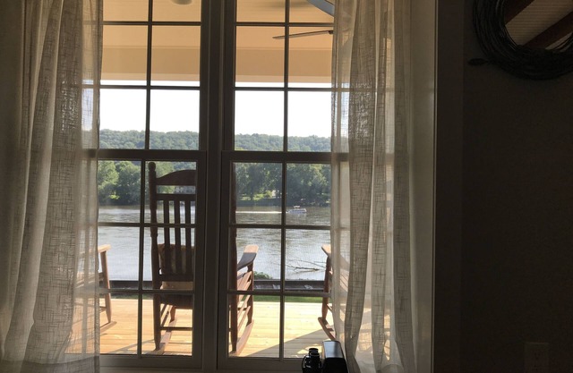Follaje de otoño y las vacaciones en el río Delaware en The Milford House