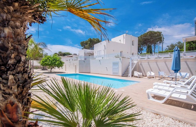 À AVOLA, ENTRE NOTO ET SIRACUSA, NOUVELLE VILLA AVEC PISCINE PRIVÉE