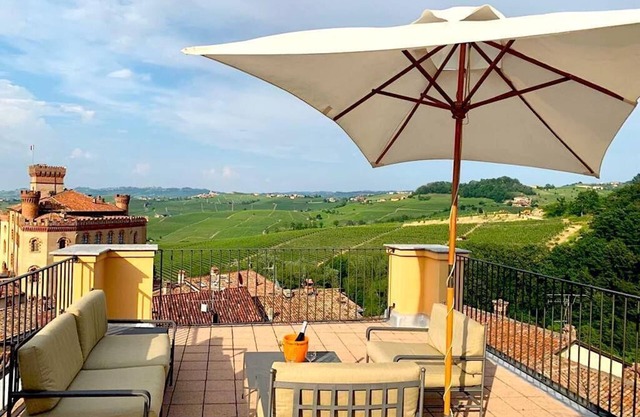 Centre de BAROLO - Apt privé avec grande terrasse avec vue à 360 degrés sur les vignobles!