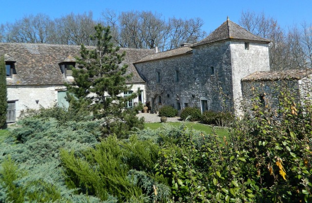 Dans une exceptionnelle ferme-château du 14ème,gîte indépendant pour 2 personnes