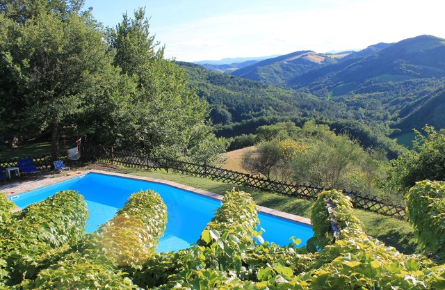 Appartement pour couple dans une ferme. Maison de campagne à Urbino. Vue panoramique!