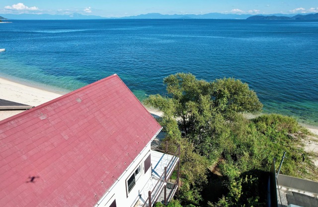 Retreat to enjoy the serenity and beautiful scenery by Lake Biwa