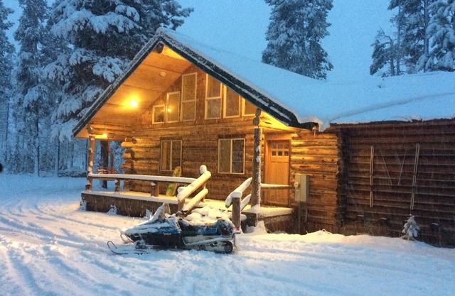 Maison en bois rustique. Chambre pour toute la famille!