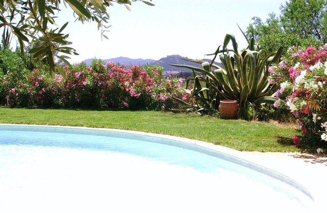 A Ollioules, près de Sanary, maison provençale de charme avec piscine