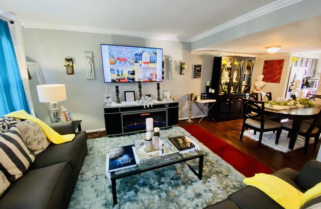 In the DC-VA-MD area? Stay in lux and comfort at the Beautiful Empress Lounge