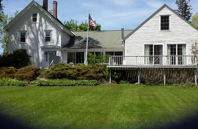 Au coeur de Castine, à 3 pâtés de maisons des quais, parfait pour les réunions de famille