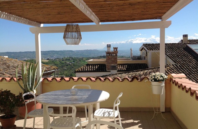 au coeur de la vieille maison de ville avec terrasse et vue imprenable sur la Maiella