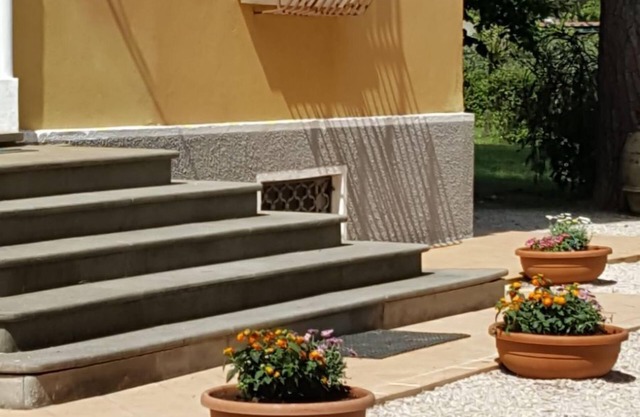 Au coeur de l'Ombrie à louer un bâtiment historique entouré de verdure