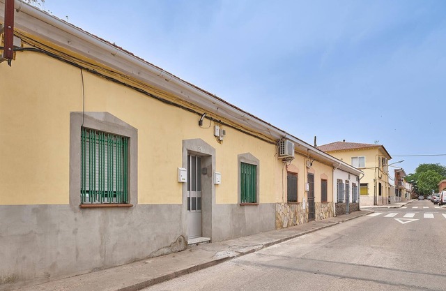In the Madrid metropolitan area, this functional vacation apartment welcomes you.