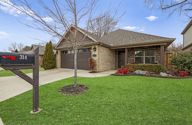 In the middle of Town / House / 3bdr / 2 bath