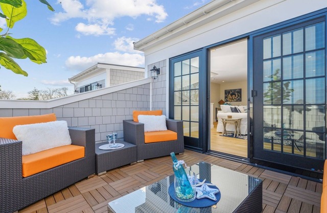 Condos de luxe au coeur du port de Harwich! 5 couchages, animaux acceptés, A / C, décor côtier moderne!