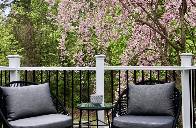 En ville, studio récemment rénové avec balcon privé