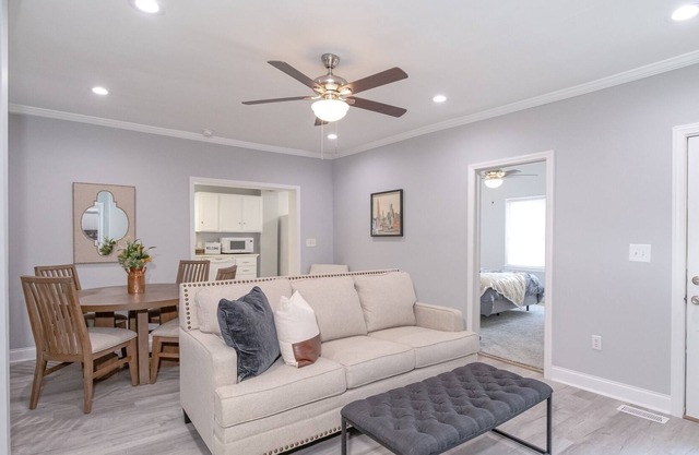 In-town retreat close to USC, Prisma Health and 2 min to MUSC