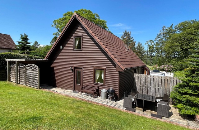 Inchmurrin Luxury Lodge with Private Hot Tub