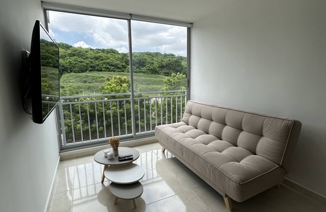 Increíble Apartamento de 2 Habitaciones con Vista Verde
