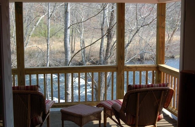 Incroyable maison personnalisée sur les rives de la rivière Hiwassee!