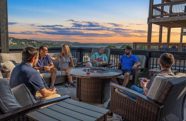 Incredible Lake View-Private Indoor Pool-Golf Cart-Free Attraction Tickets!