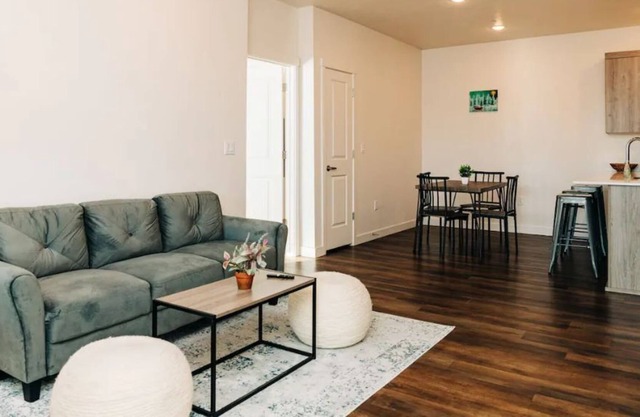 Incredible, Modern Apartment in Logan - All Yours