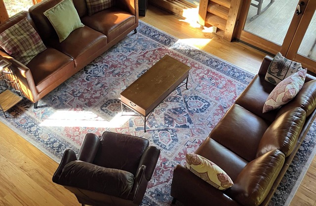 Incredible Mountain View! Log Cabin steps from Table Rock State Park.