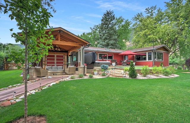 Incredible Newly Remodeled Family Home w/ Hot Tub, Fire Pit, Near Dwntwn & Pools
