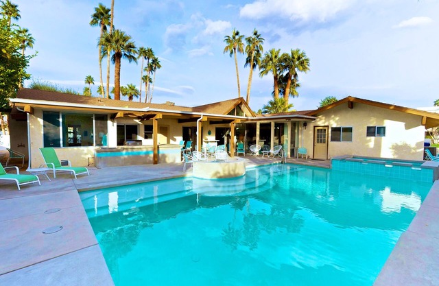 IMPRESSIONNANTE VILLA PALM SPRINGS RESORT! RESERVE MAINTENANT!