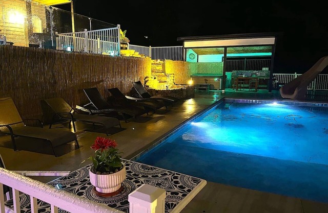 Exclusive 4bd/4ba Poolside-Hot Tub-Game Room-VIEW!