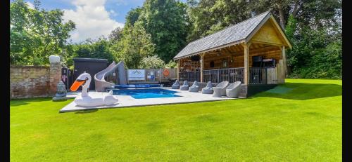 Incredible private Oasis 32c pool, jacuzzi games bar