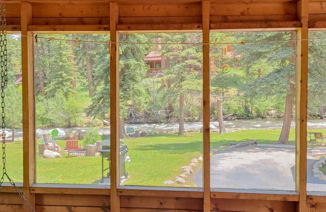 Incredible River View Cabin