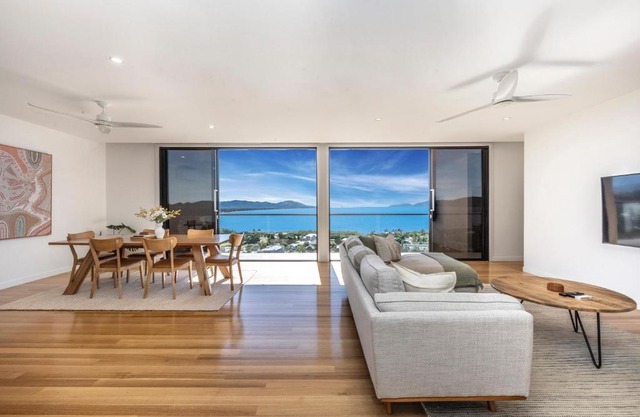 Incredible Views, Open Spaces, Holiday Villa Townsville