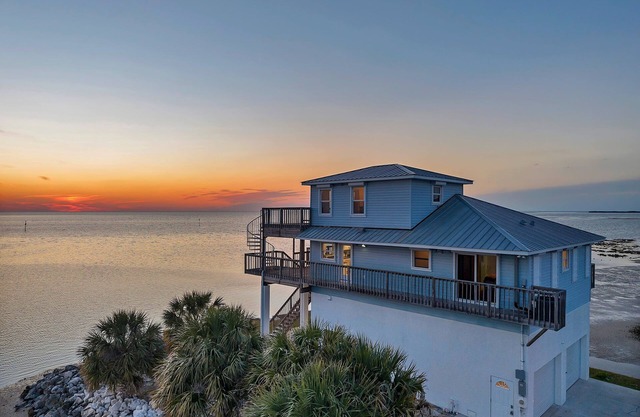 Unique Waterfront House sur le golfe du Mexique, moins de 1 heure au nord de Tampa