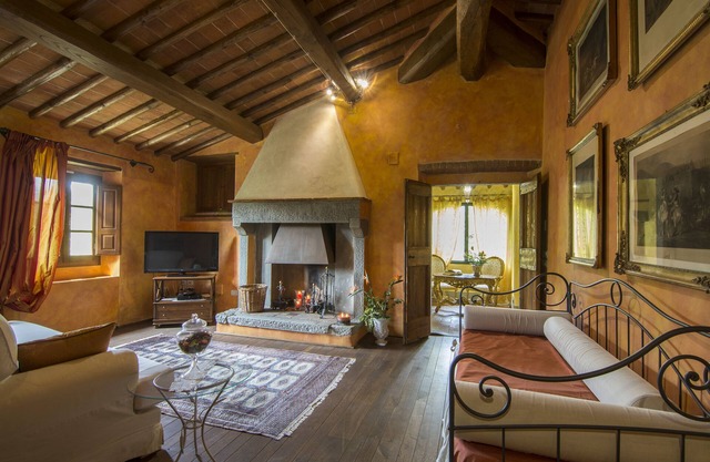 Villa indépendante au coeur de la Toscane, pour 14 personnes, 6 chambres, 5 salles de bains