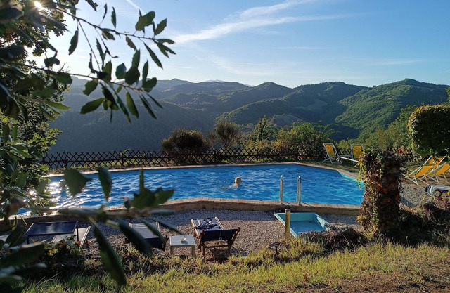 Une chambre appartement "Wolf" dans Country House, Urbino. 4 pax. Vue panoramique.!