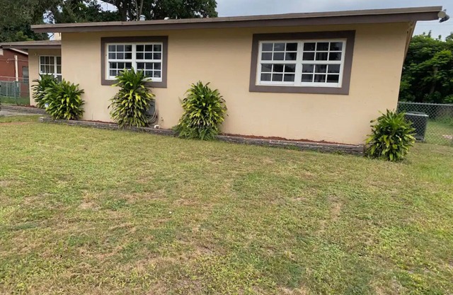 INDEPENDENT Room w/ PRIVATE entrance close to FLL