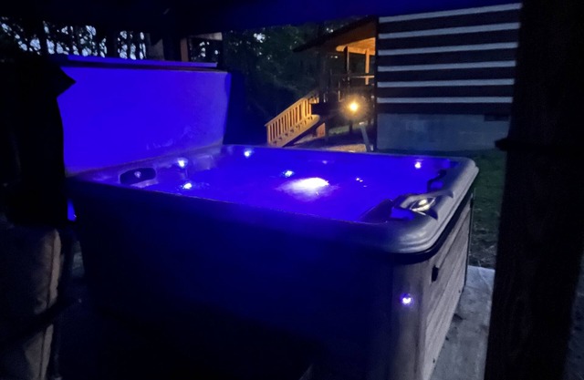 Retiro indio campo .... con una relajante bañera de hidromasaje, chimenea al aire libre y el Pabellón!
