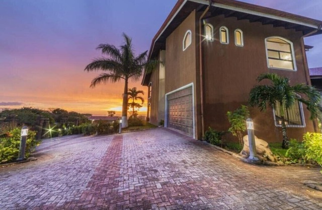 First-Class Mountain Villa, With Whirpool & 100mb WLAN, Ideal For Longer Stays
