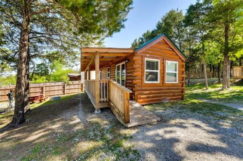 Indian Point Cabin 2 near SDC, Branson, and Table Rock Lake