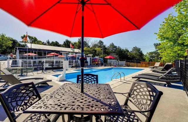 Indian Point Cabin 4 near Silver Dollar City, Table Rock Lake & Branson