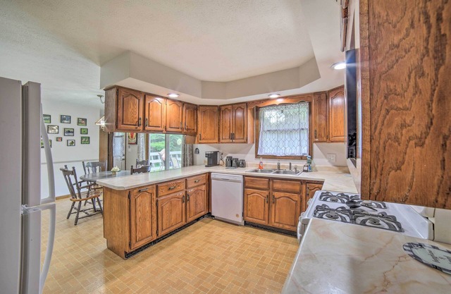 Indiana Countryside Retreat on 37-acre Land!