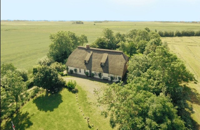 appartement individuel sous le toit de chaume / 45m² / utilisation jardin