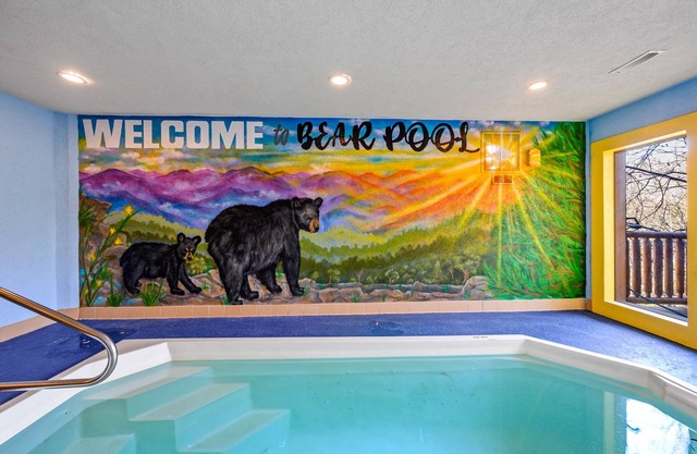 Indoor Heated POOL, Arcade, King Bed, Sauna, Amazing Views, Hot Tub, WIFI