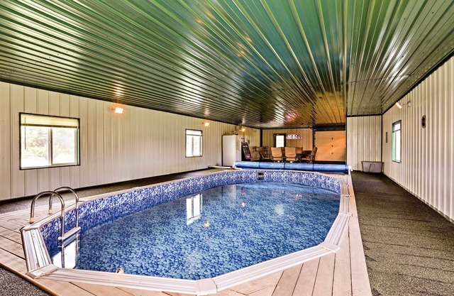 Black Hills Log Cabin w / piscine privée + salle de jeux!