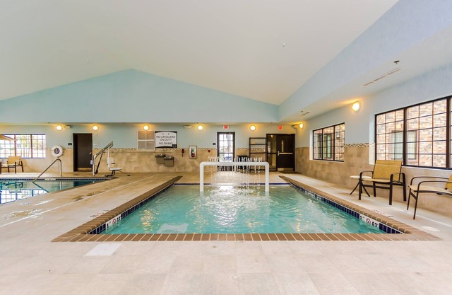 Piscine intérieure et bain à remous. Petit déjeuner gratuit. 15 min à pied de l'Université du Dakota du Nord.