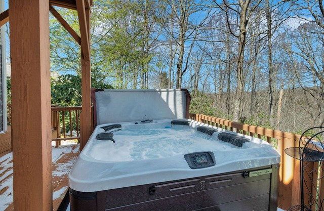 Indoor Sauna, Hot Tub & Golf