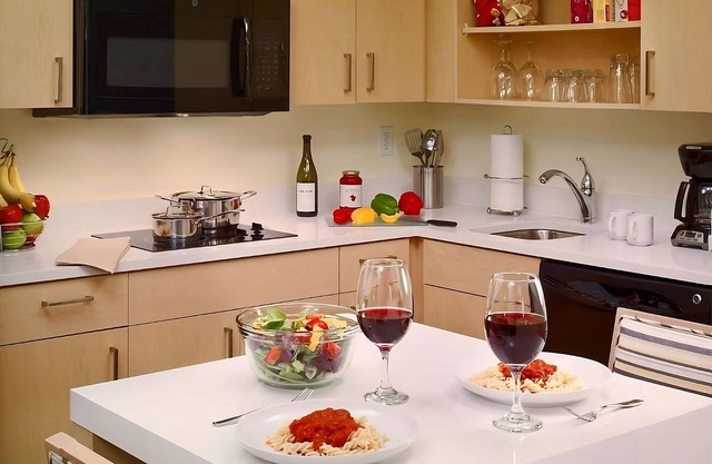 Indulge in Home Like Comfort 2 Comfortable Units, Full Kitchen, Pets Allowed
